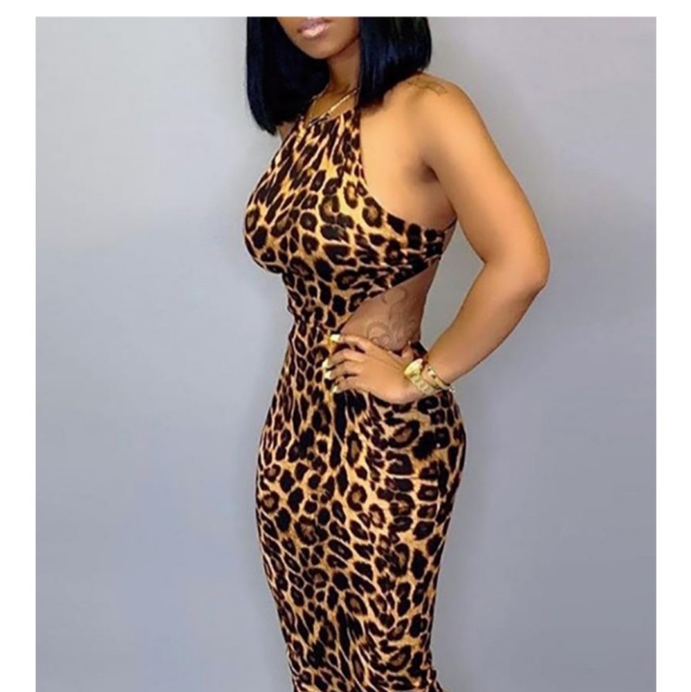 Halter Cut Out Waist Leopard Bodycon Dress!